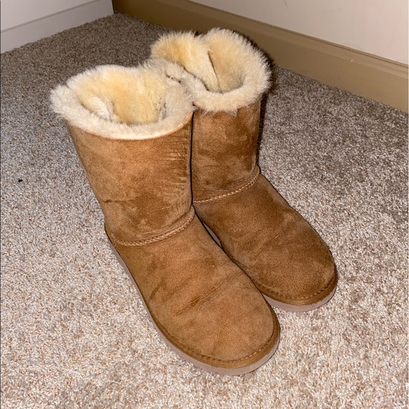 UGGs - Picture 1 of 4